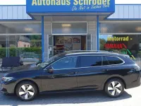 Gebraucht VW Passat Elegance 150 PS (110 kW) 2025 Grenadillschwarz metallic Kombi