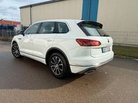 Gebraucht VW Touareg 231 PS (169 kW) 2023 Weiß SUV