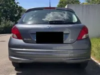 Gebraucht Peugeot 207 Tendance 92 PS (67 kW) 2011 Grau Limousine