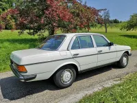 Gebraucht Mercedes 240 72 PS (52 kW) 1984 Weiß Limousine
