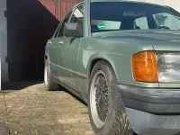 Gebraucht Mercedes 190 122 PS (89 kW) 1987 Grün Limousine