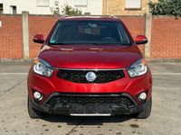 Gebraucht SsangYong Korando 175 PS (128 kW) 2014 Rot SUV