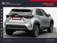 Gebraucht Toyota Yaris Elegant 116 PS (85 kW) 2021 Shimmering silver metallic Kleinwagen