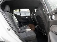 Gebraucht Volvo XC40 Core 169 kW (231 PS) 2023 Snow / metallic SUV