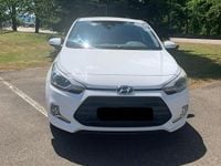 Gebraucht Hyundai i20 101 PS (74 kW) 2015 Weiß Kleinwagen