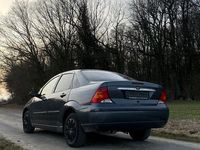 Gebraucht Ford Focus Ghia 101 PS (74 kW) 2002 Grau Limousine
