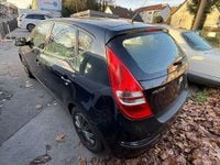 Gebraucht Hyundai i30 Comfort 116 PS (85 kW) 2008 Schwarz Limousine