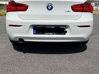 gebraucht BMW 118 1erEZ 12/2017 weiß Auto