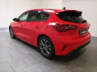 Używany Ford Focus ST-Line X 155 KM (114 kW) 2023 Czerwony Sedan/Limuzyna