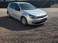 Gebraucht VW Golf VI Highline 105 PS (77 kW) 2009 Silber Kleinwagen