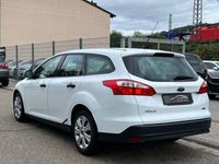 Gebraucht Ford Focus Ambiente 101 PS (74 kW) 2014 Weiß Kombi