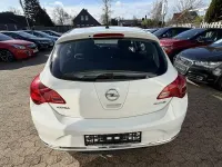 Gebraucht Opel Astra Selection 87 PS (63 kW) 2013 Weiß Limousine