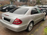 Gebraucht Mercedes E220 150 PS (110 kW) 2002 Silber Limousine