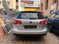 Second-hand VW Passat Sportline 140 CP (102 kW) 2008 Argintiu Berlinǎ