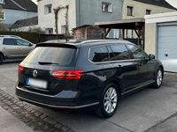 Gebraucht VW Passat 150 PS (110 kW) 2019 Grau Kombi