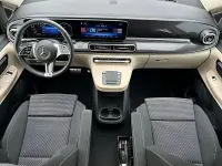 Gebraucht Mercedes V220 163 PS (119 kW) 2024 Grau Van / Kleinbus