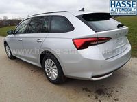 Neu Skoda Octavia Essence 150 PS (110 kW) 2025 Silber Kombi