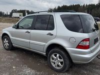 Gebraucht Mercedes ML270 163 PS (119 kW) 2003 Silber SUV