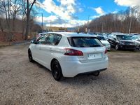 Gebraucht Peugeot 308 Active 125 PS (91 kW) 2015 Weiß Limousine