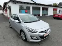 Gebraucht Hyundai i30 Classic 99 PS (72 kW) 2015 Silber Limousine