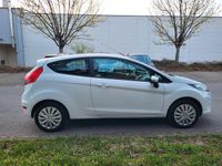 Gebraucht Ford Fiesta Trend 60 PS (44 kW) 2011 Weiß Kleinwagen