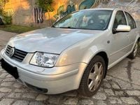 Second-hand VW Bora Comfortline 105 CP (77 kW) 2000 Argintiu Berlinǎ