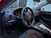 Gebraucht Audi A3 Attraction 105 PS (77 kW) 2013 Rot Limousine