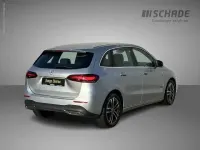 Gebraucht Mercedes B180 Progressive 116 PS (85 kW) 2024 Silber Van / Kleinbus