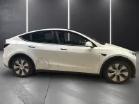 Gebraucht Tesla Model Y RWD 219 kW (299 PS) 2024 Pearl white multi coat SUV
