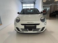 Neu Fiat 600 La Prima 110 PS (80 kW) 2025 934 gelato weiss bicolore SUV