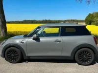 Usado Mini ONE 102 HP (75 kW) 2019 Cinzento Citadino