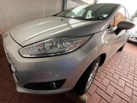 Gebraucht Ford Fiesta Titanium 101 PS (74 kW) 2015 Silber Limousine
