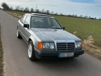 Gebraucht Mercedes E230 132 PS (97 kW) 1989 Silber Limousine