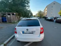 Gebraucht Skoda Superb 160 PS (117 kW) 2011 Weiß Kombi