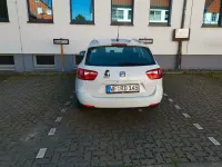 Używany Seat Ibiza Reference 75 KM (55 kW) 2013 Biały Sedan/Limuzyna