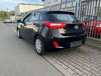 Gebraucht Hyundai i30 Classic 99 PS (72 kW) 2012 Schwarz Limousine
