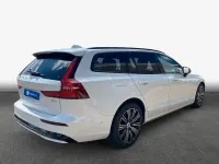 Gebraucht Volvo V60 Plus 197 PS (144 kW) 2025 Crystal weißperleffekt Kombi