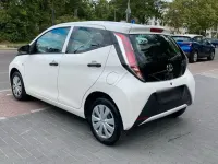 Gebraucht Toyota Aygo 70 PS (51 kW) 2015 Weiß Kleinwagen