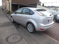 Gebraucht Ford Focus 115 PS (84 kW) 2009 Silber Limousine