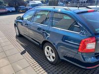 Gebraucht Skoda Octavia Elegance 140 PS (102 kW) 2011 Blau Kombi
