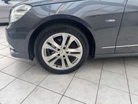 Gebraucht Mercedes E200 136 PS (100 kW) 2011 Grau Kombi