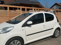 Gebraucht Peugeot 107 Active 68 PS (50 kW) 2012 Weiß Kleinwagen