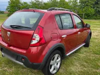 Gebraucht Dacia Sandero Stepway 75 PS (55 kW) 2011 Rot Limousine