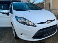 Gebraucht Ford Fiesta 90 PS (66 kW) 2009 Weiß Kleinwagen