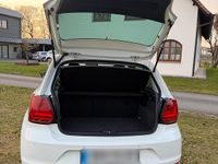 Gebraucht VW Polo 90 PS (66 kW) 2015 Weiß Kleinwagen