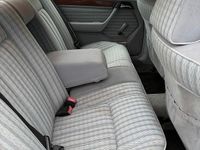 Second-hand Mercedes E230 1990 Gri Berlinǎ