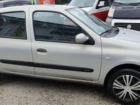 Gebraucht Renault Clio II 75 PS (55 kW) 2004 Silber Limousine