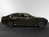 Gebraucht BMW 750e Comfort Edition 489 PS (359 kW) 2024 Sophistograu brillanteffekt metallic Limousine