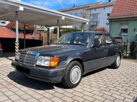 Gebraucht Mercedes E300 179 PS (131 kW) 1991 Schwarz Limousine