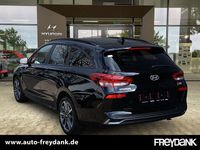 Gebraucht Hyundai i30 Advantage 101 PS (74 kW) 2025 Abyss black / mic Kombi